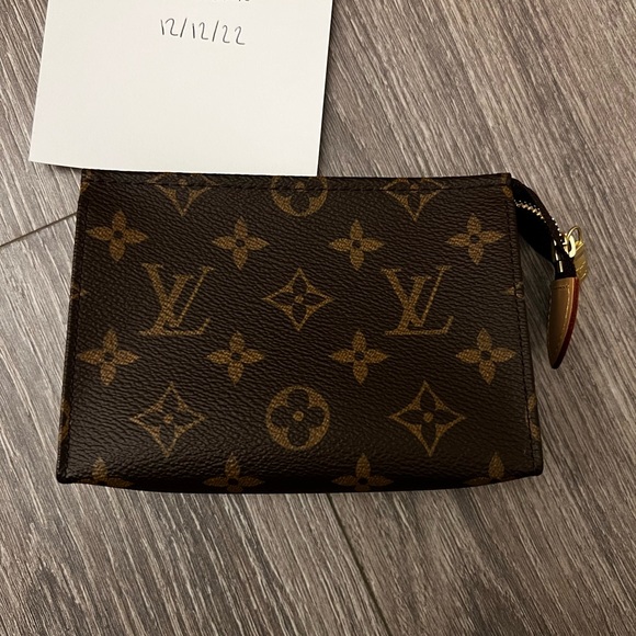 louis vuitton toiletry 15 - Picture 4 of 12